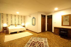 BOULEVARD INN MT MERU