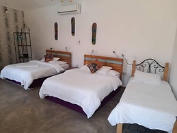 BOULEVARD INN MT MERU