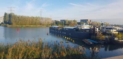 B&B Euphrate Houseboat
