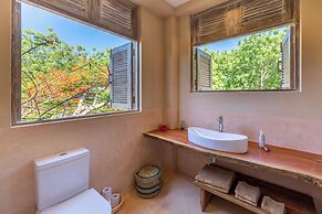 Tombo House