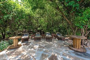 Tombo House