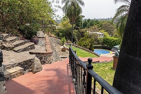 Spacious Cuernavaca House Pool Grill