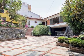 Spacious Cuernavaca House Pool Grill