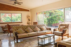 Spacious Cuernavaca House Pool Grill