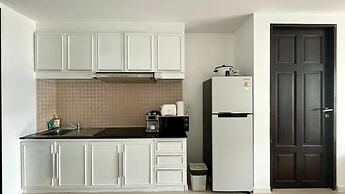 6-17 - 2 Bdr Condo With Balcony and Shared Pool