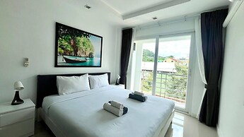 6-17 - 2 Bdr Condo With Balcony and Shared Pool