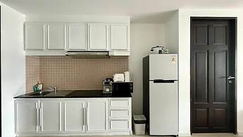 6-17 - 2 Bdr Condo With Balcony and Shared Pool