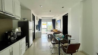 6-17 - 2 Bdr Condo With Balcony and Shared Pool
