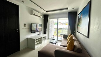 6-17 - 2 Bdr Condo With Balcony and Shared Pool