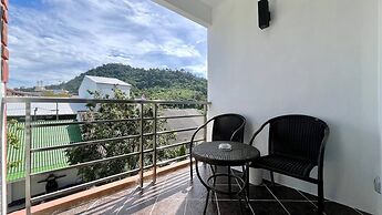 6-17 - 2 Bdr Condo With Balcony and Shared Pool