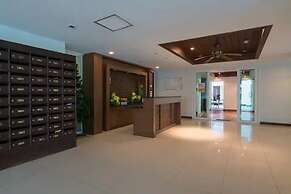 6-17 - 2 Bdr Condo With Balcony and Shared Pool