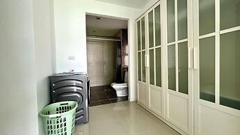 6-17 - 2 Bdr Condo With Balcony and Shared Pool