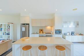 3 Bedroom Condo - Access to Pool Torquay