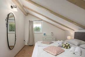 Villa Anna With Private Pool And Garden