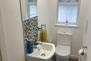 3 Bed-sleeps 5- Garden-pets-parking