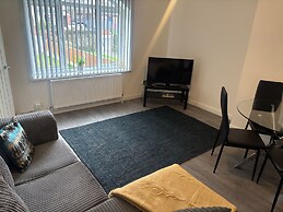 3 Bed-sleeps 5- Garden-pets-parking
