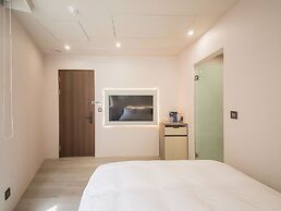 LIVIN Hotel