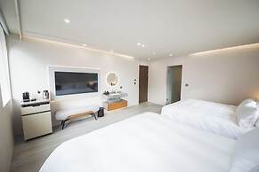 LIVIN Hotel