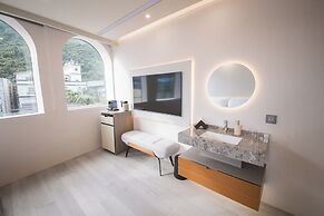 LIVIN Hotel