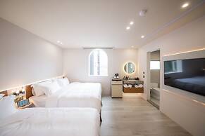 LIVIN Hotel