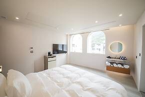 LIVIN Hotel