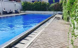 Homey And Best Place Studio Tifolia Apartment