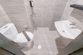 Best Place And Elegant Studio Collins Boulevard Apartment