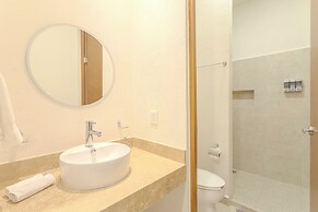 Stylish Condo with Premium Amenities