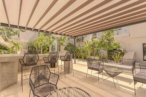 Stylish Condo with Premium Amenities