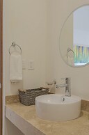 Stylish Condo with Premium Amenities