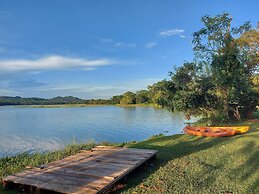 Gagees Lake View Cabana