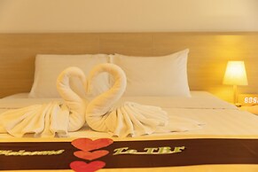 Romantic Beach Bar Fine Dining Swim c109