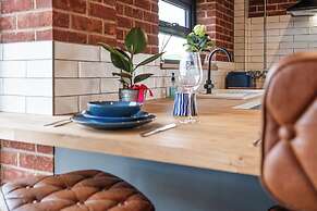 Brick Barn - Luxury Barn by River Avon