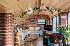 Brick Barn - Luxury Barn by River Avon