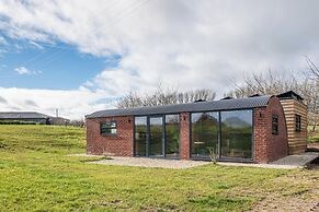 Brick Barn - Luxury Barn by River Avon
