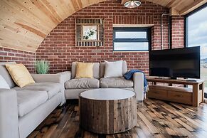Brick Barn - Luxury Barn by River Avon
