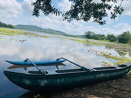 Lake Front Cottage Sigiriya