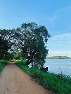 Lake Front Cottage Sigiriya