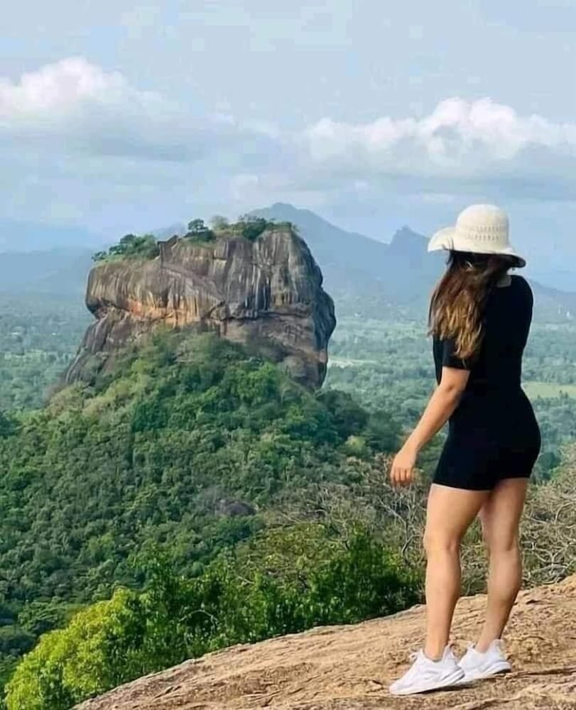 Lake Front Cottage Sigiriya