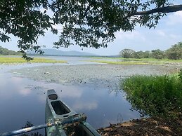 Lake Front Cottage Sigiriya
