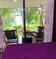 Lake Front Cottage Sigiriya