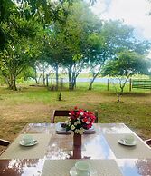 Lake Front Cottage Sigiriya