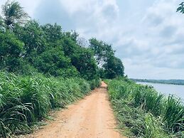 Lake Front Cottage Sigiriya