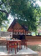 Lake Front Cottage Sigiriya