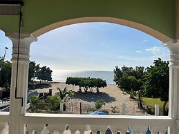 Indigo Beach Villa - Black River