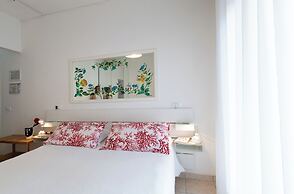Le Petit Hotel