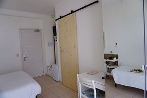 Le Petit Hotel