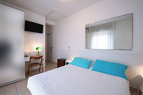 Le Petit Hotel