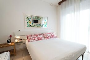 Le Petit Hotel