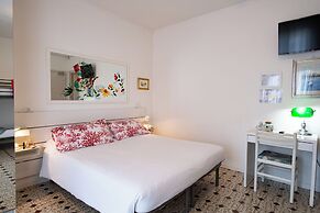Le Petit Hotel